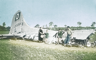 2. Weltkrieg. Eine englische B17 ist bei S�lfeld abgest�rzt.